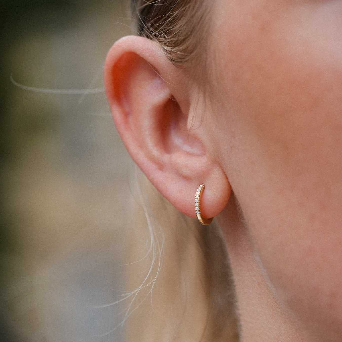E.C.One SINGLE Huggie Hoop Earring Yellow Gold with Diamonds