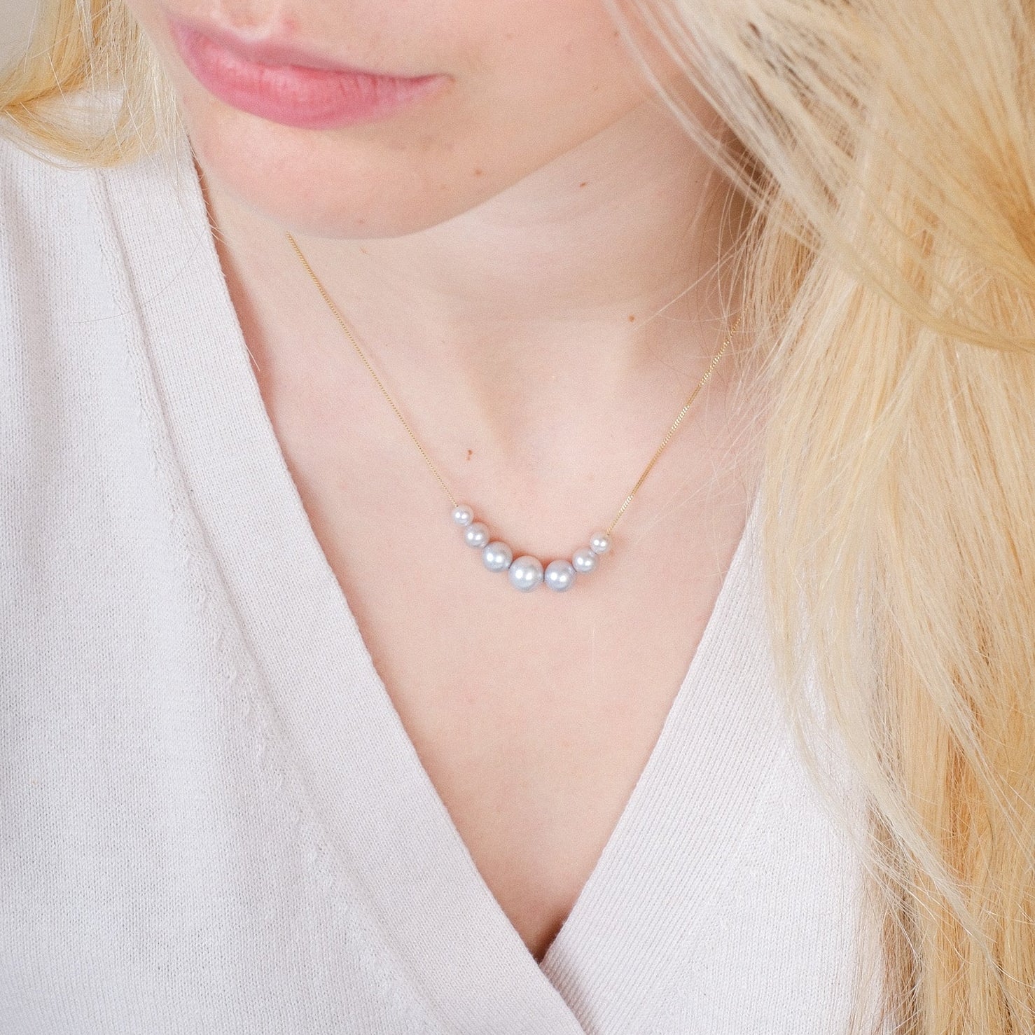 Graduated Line Grey Pearl Gold Necklace