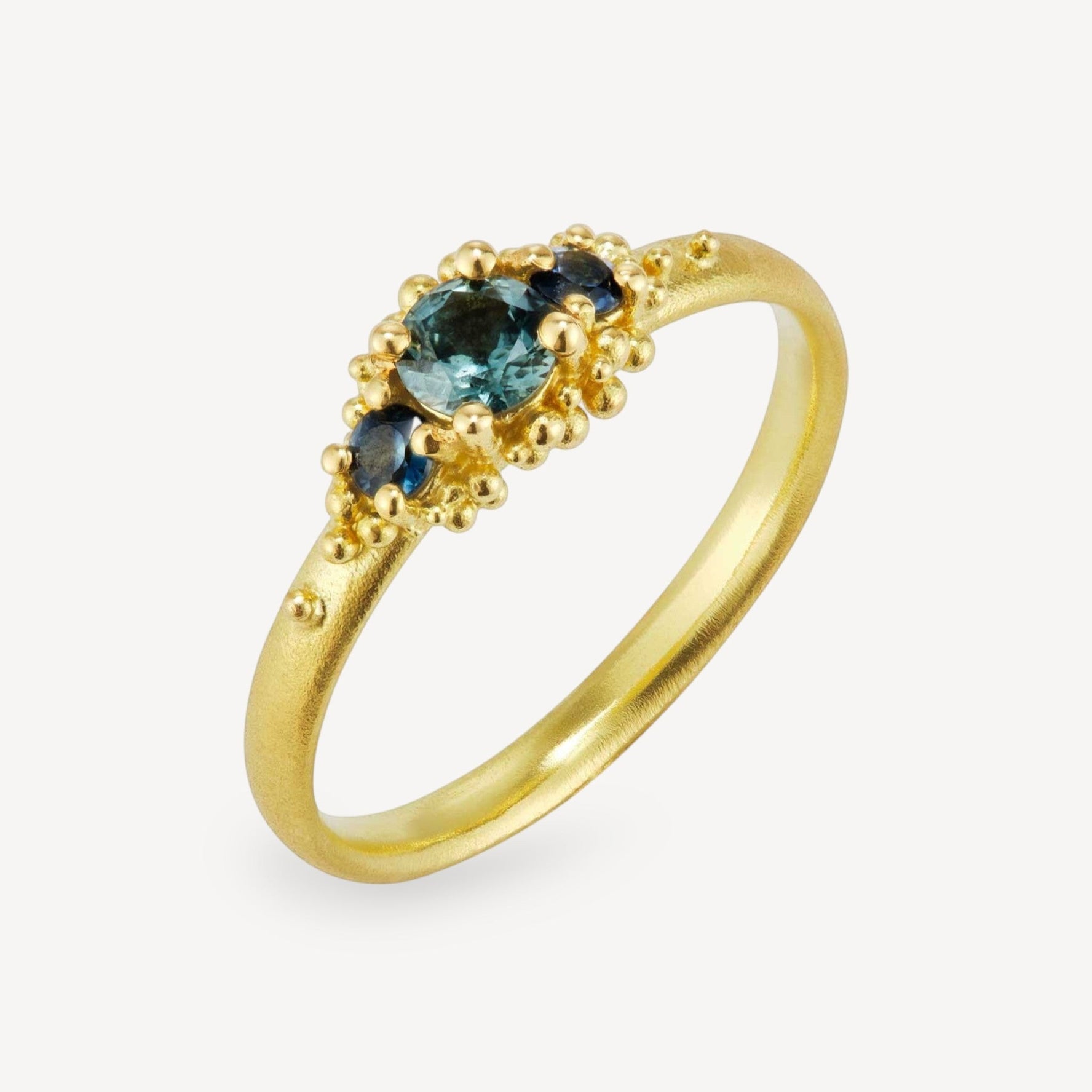 CLOSE CLUSTER Gold Ring with Teal Sapphires
