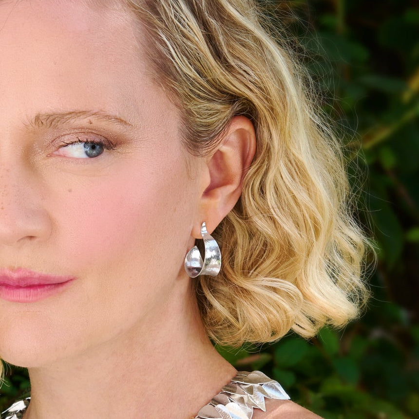 KOMOREBI Medium Curl Hoop Earrings Silver