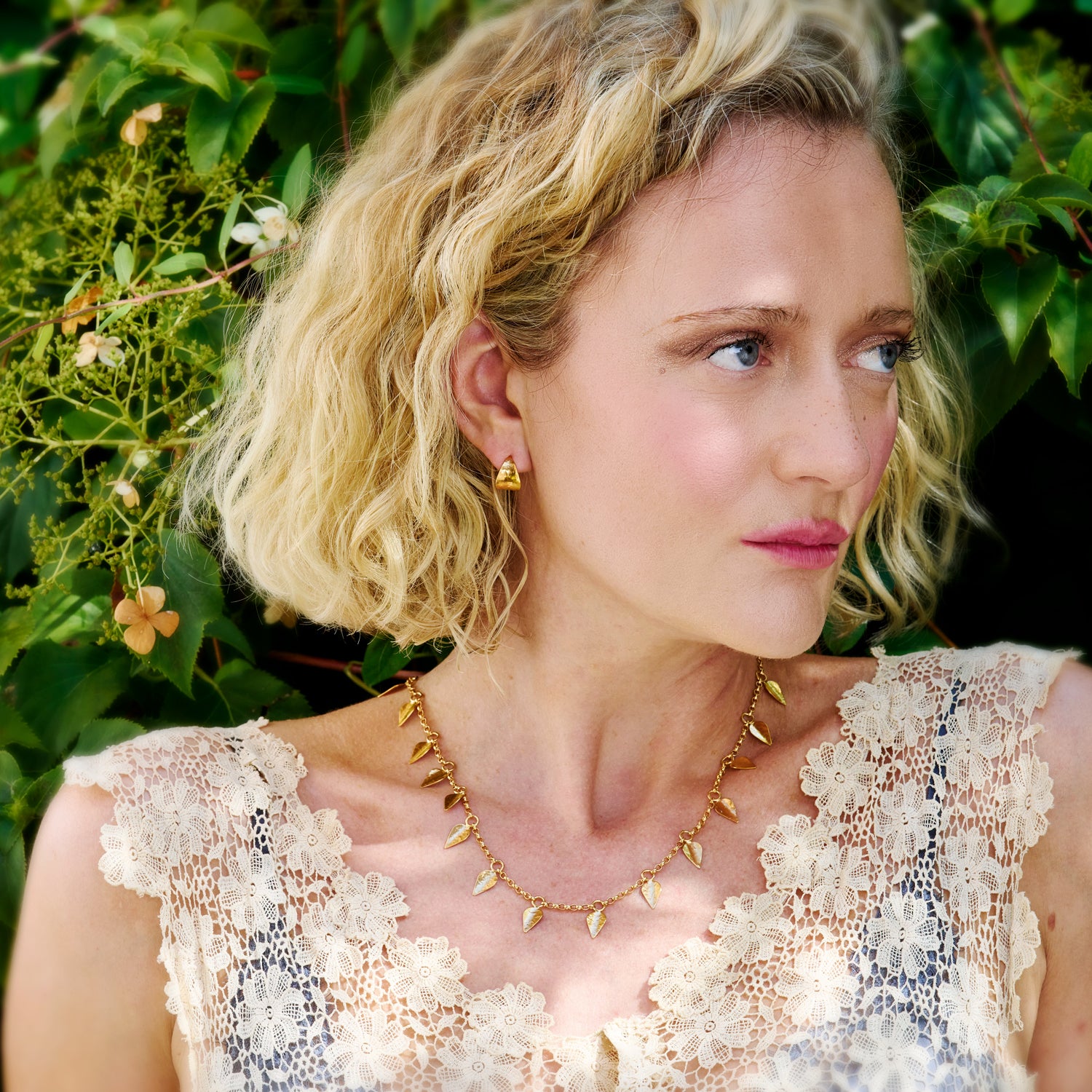 KOMOREBI Scattered Leaves Necklace Silver