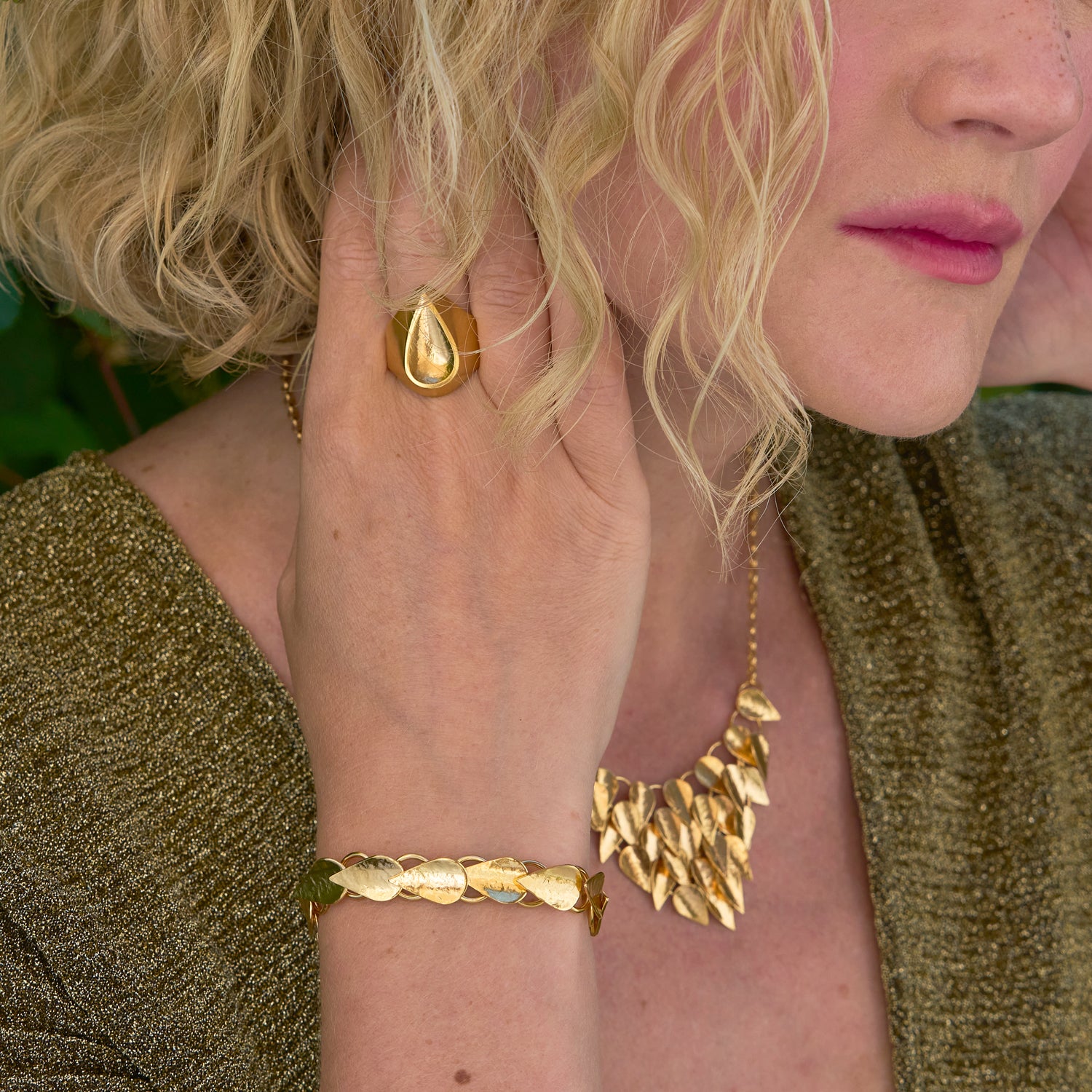 KOMOREBI Chain Vine Bracelet Gold Plated