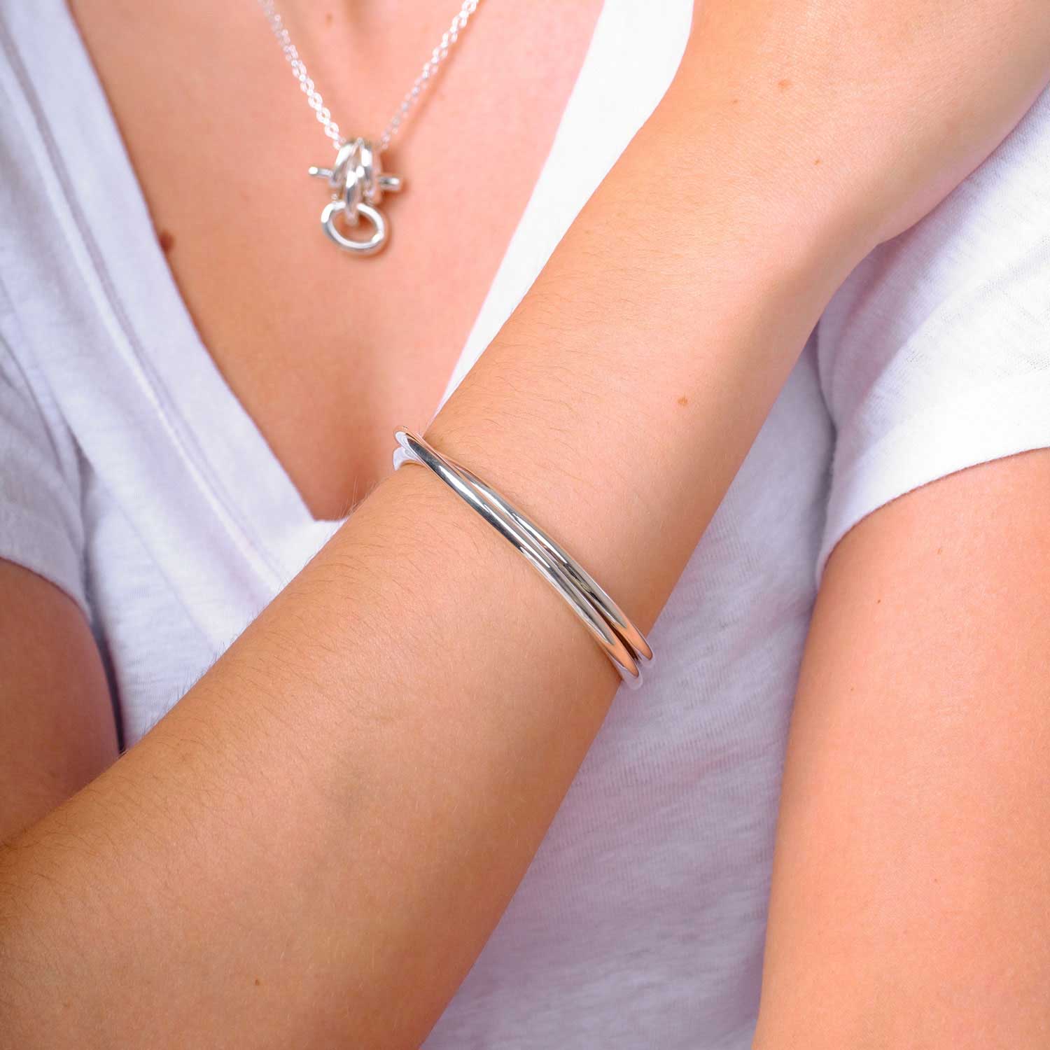 ESTHER Twist Cuff