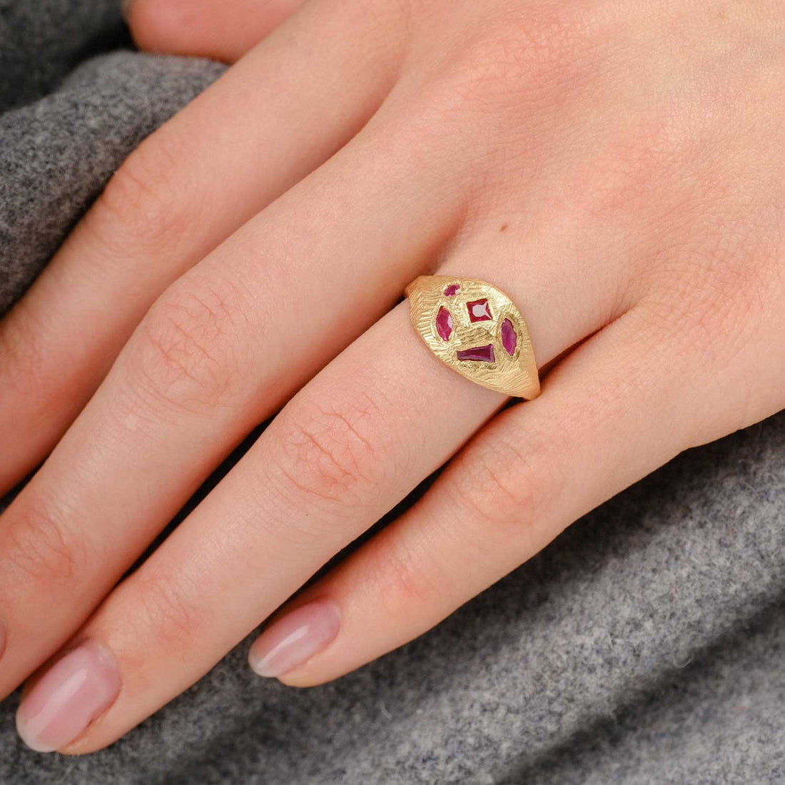 SIGNET Tapered Gold Ring with 5 Rubies