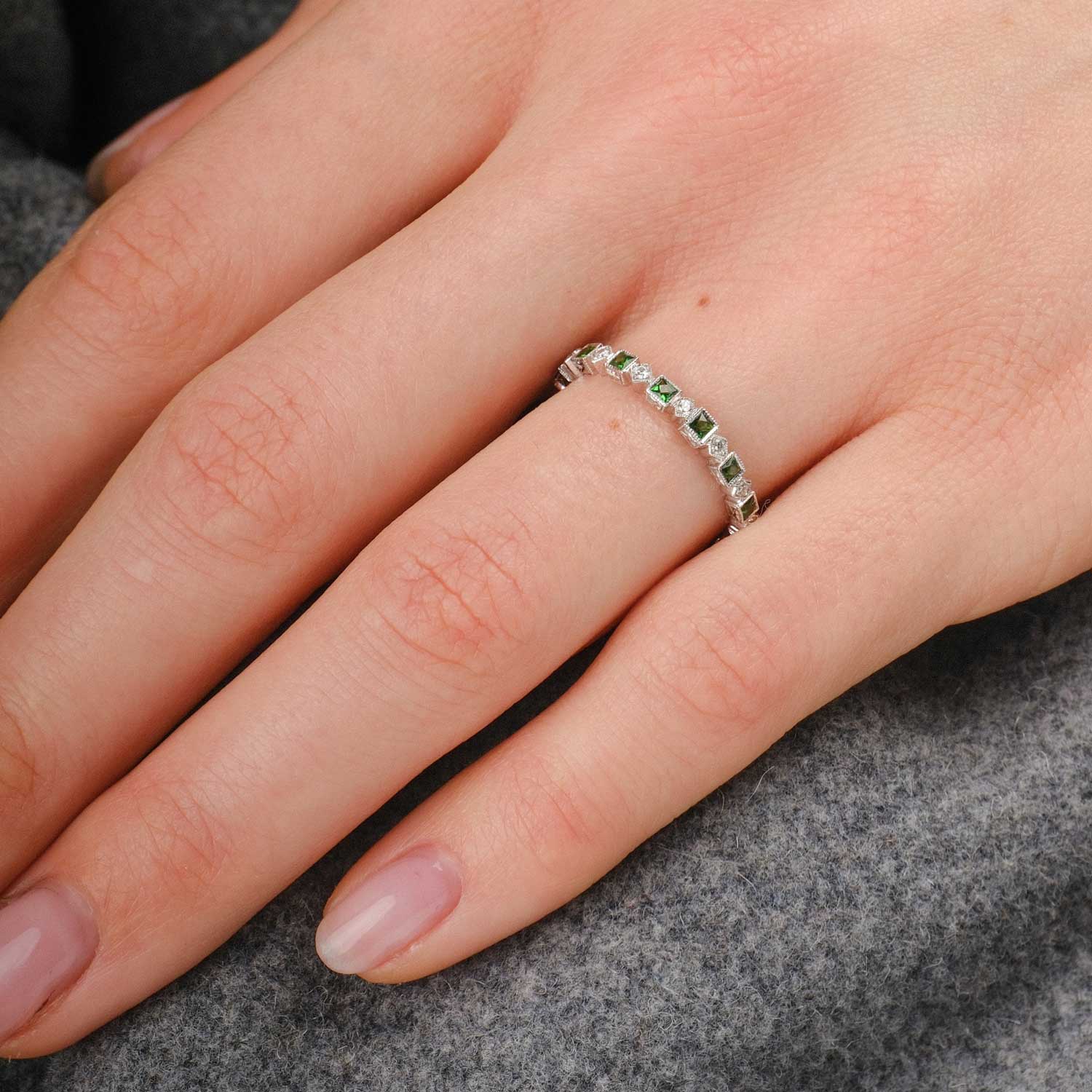 EC One Ungar and Ungar Tsavorite Diamond Eternity Band wedding Ring et E.C.One London