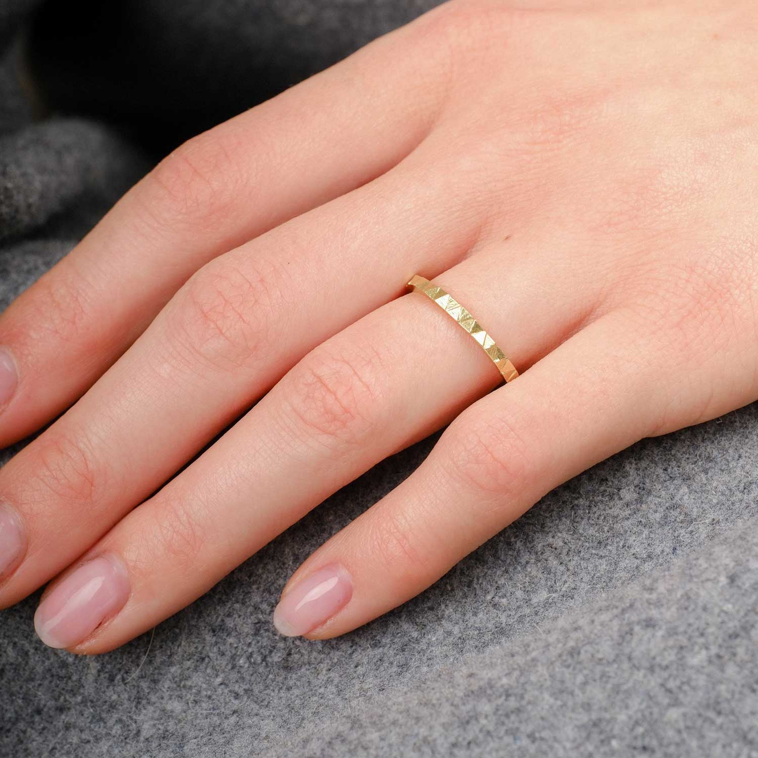 Jo Hayes Ward triangle 2mm gold band at E.C.One London