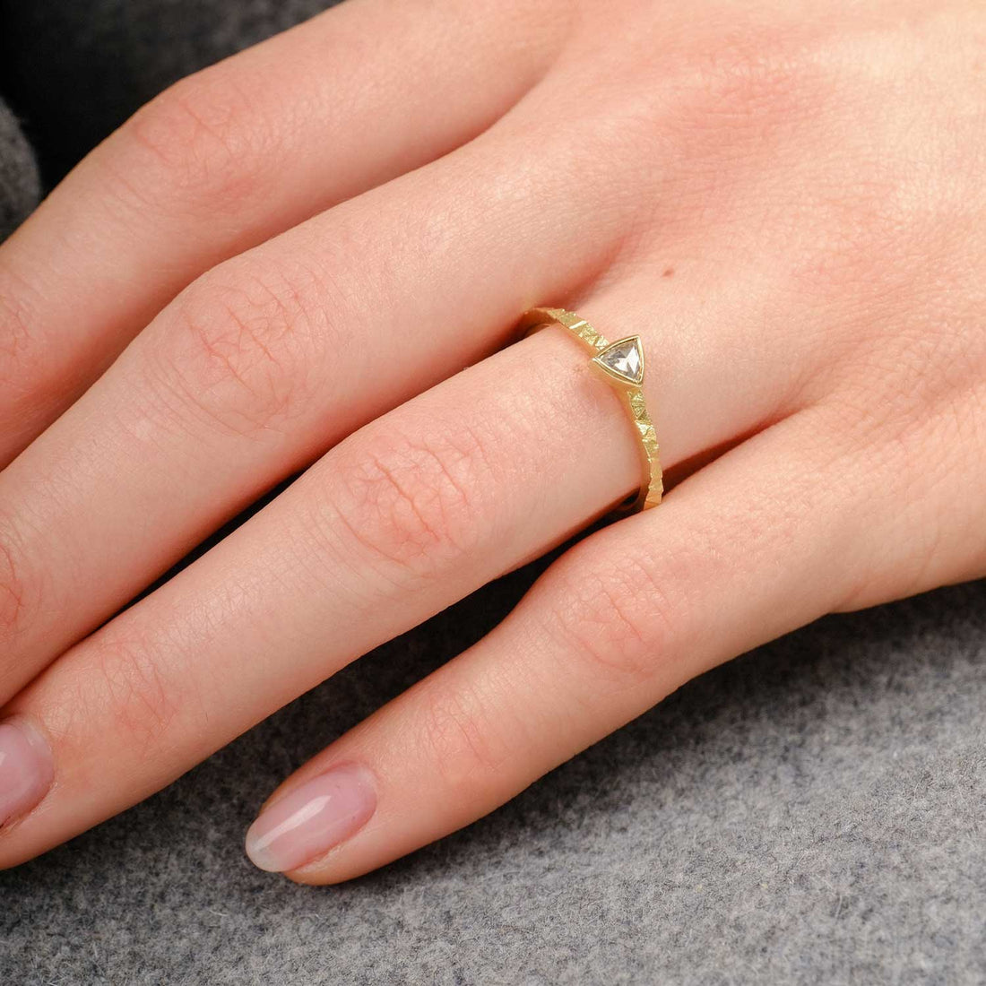 TRIANGLE Band with Triangle Diamond Yellow Gold Ring