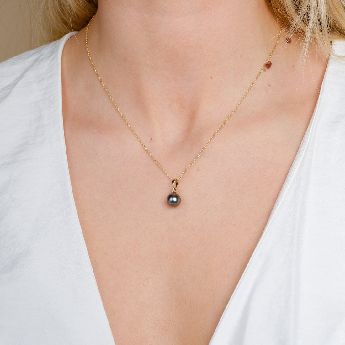 Tahitian Pearl and Diamond Gold Pendant Necklace