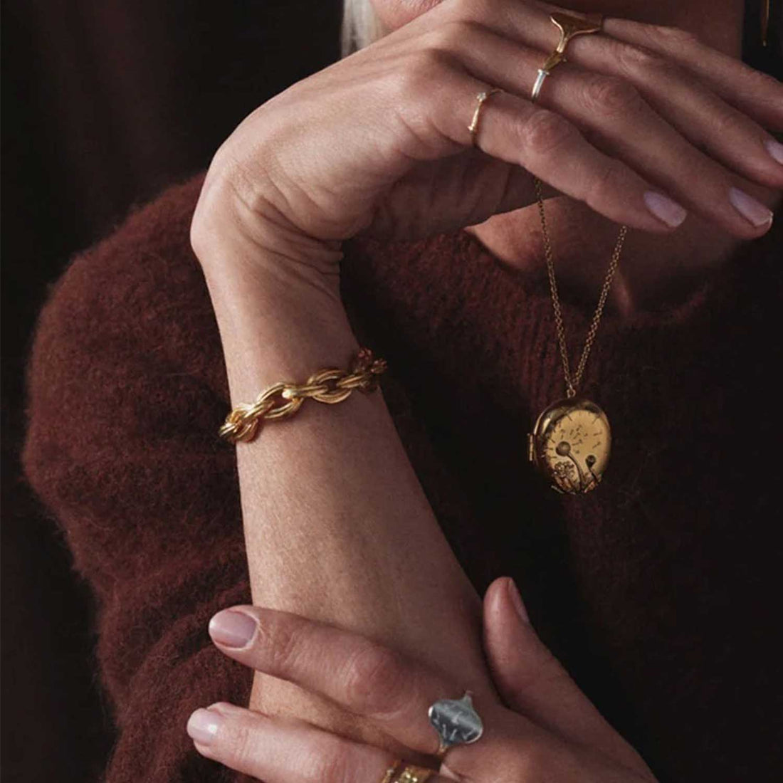 Linked Kissing Seed Graduated Bracelet Gold Plated