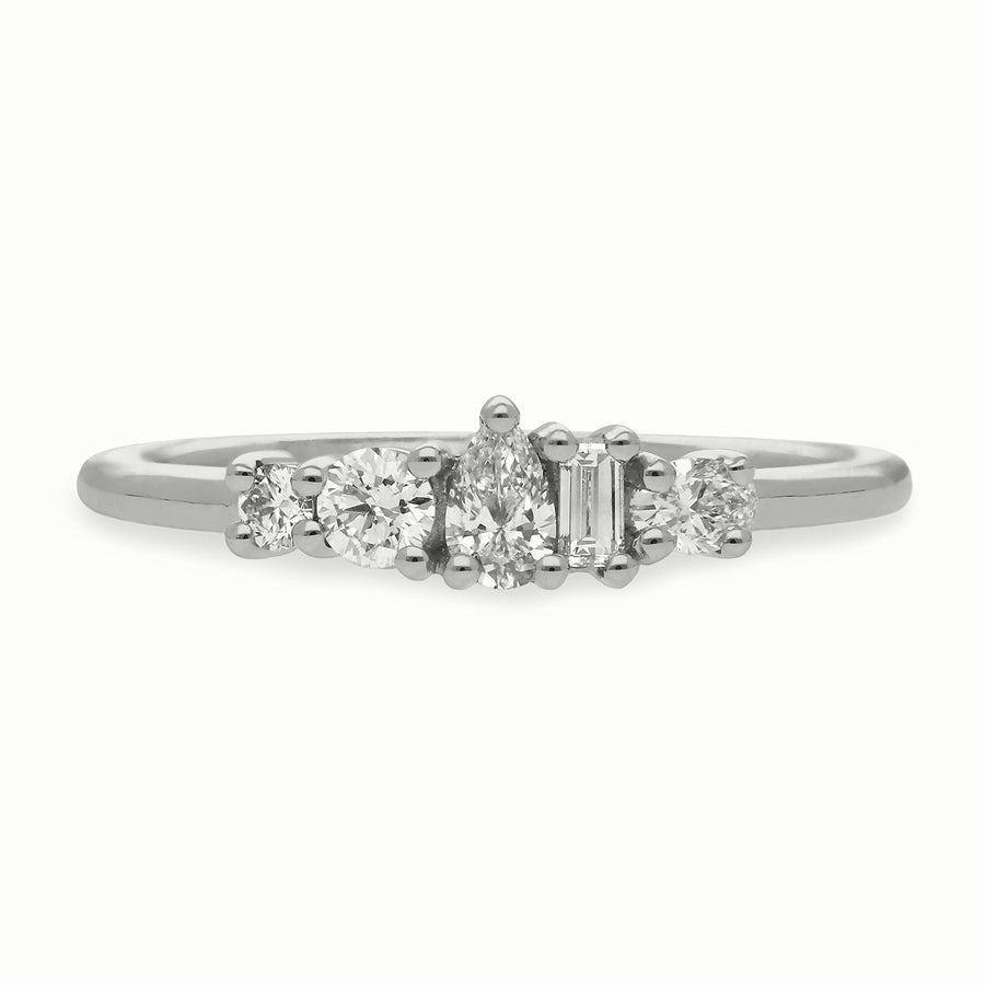 Medium ELISE Ring with 5 Diamonds in Platinum