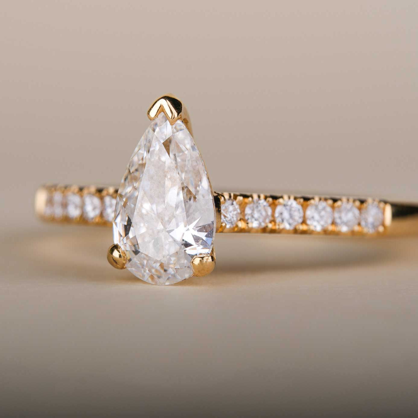 NANCY Pear-shaped Diamond Solitaire Ring with Diamond Shoulders