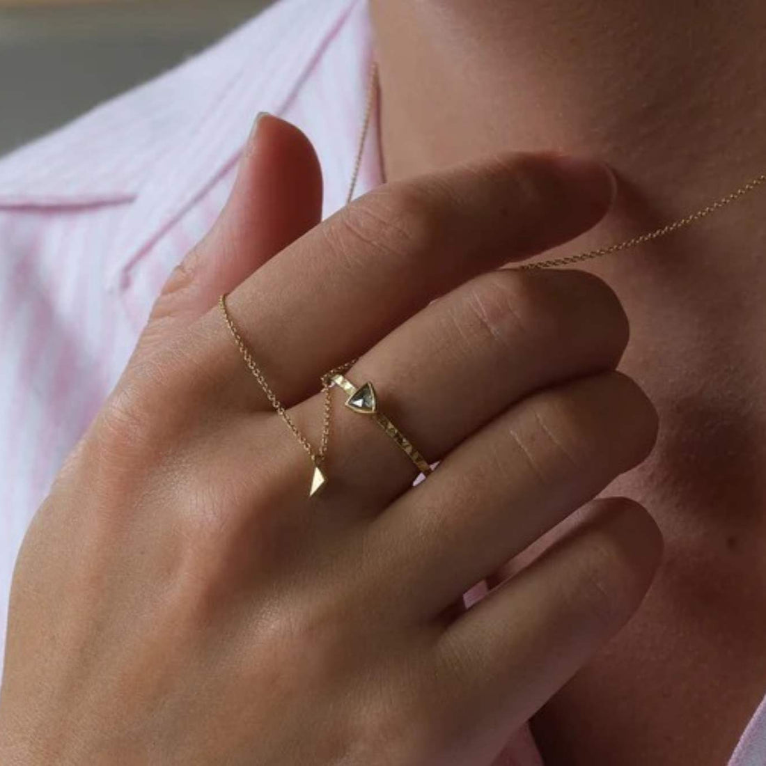 TRIANGLE Band with Triangle Diamond Yellow Gold Ring