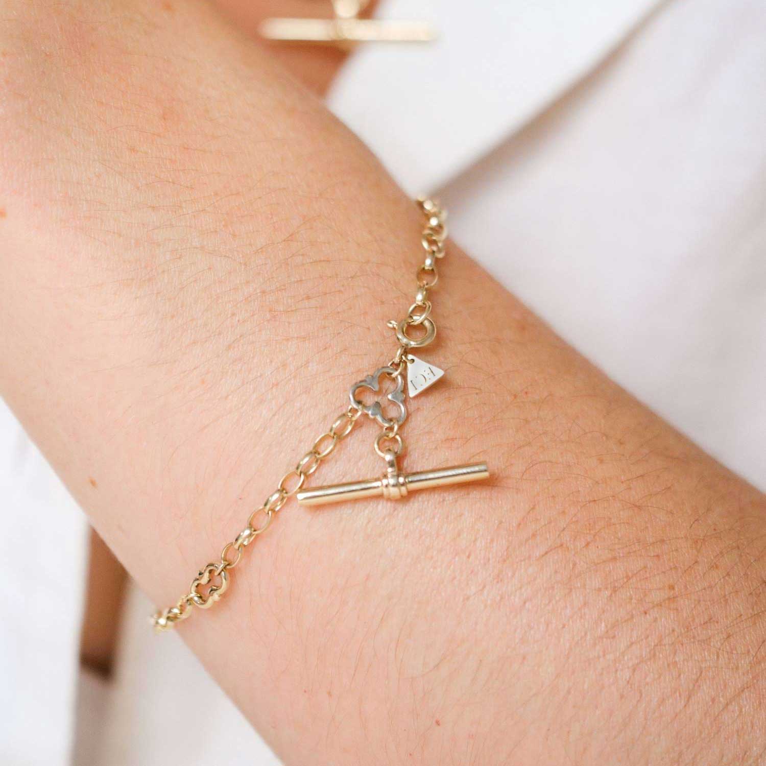 ROSEBERY Yellow Gold Signature Chain with White Gold Detail & T-Bar by ethical London B Corp jeweller E.C.One