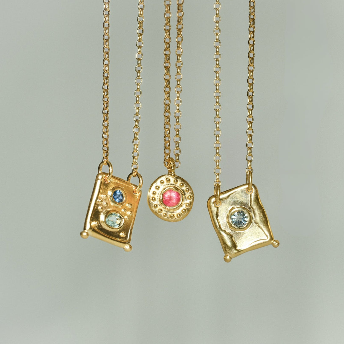 TABLET Small Pendant with Round Green Sapphire