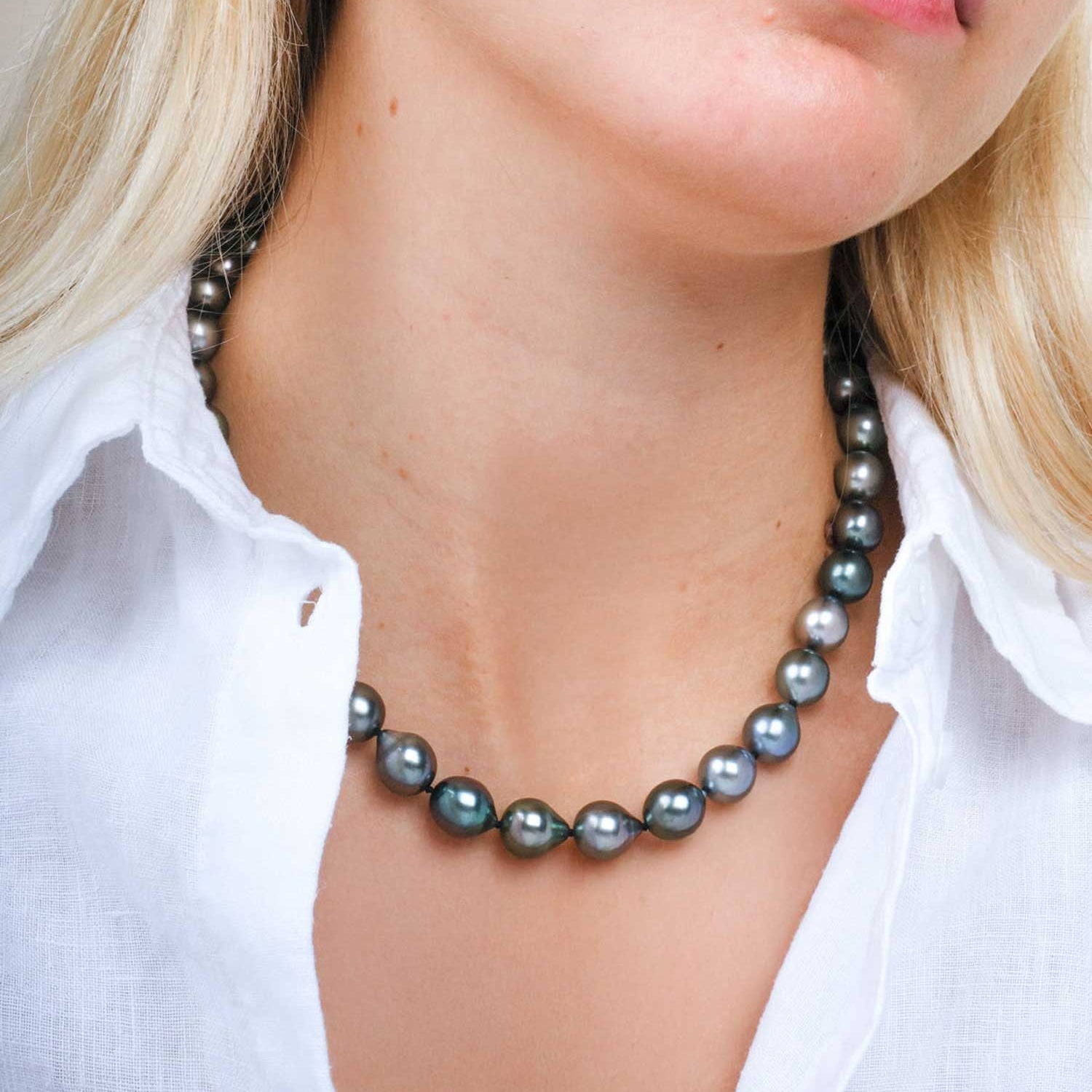 Tahitian Pearl Necklace with Gold Catch