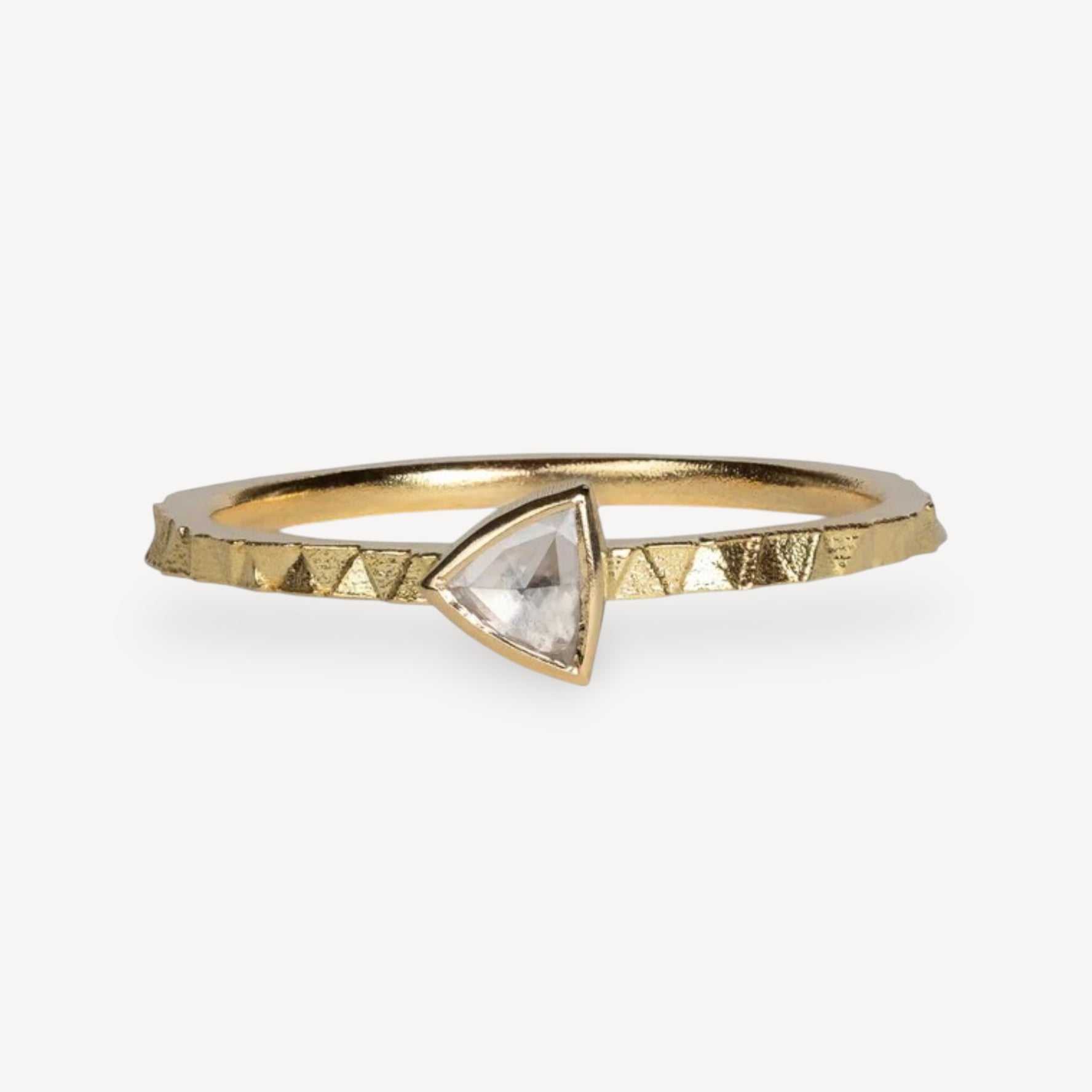 TRIANGLE Band with Triangle Diamond Yellow Gold Ring