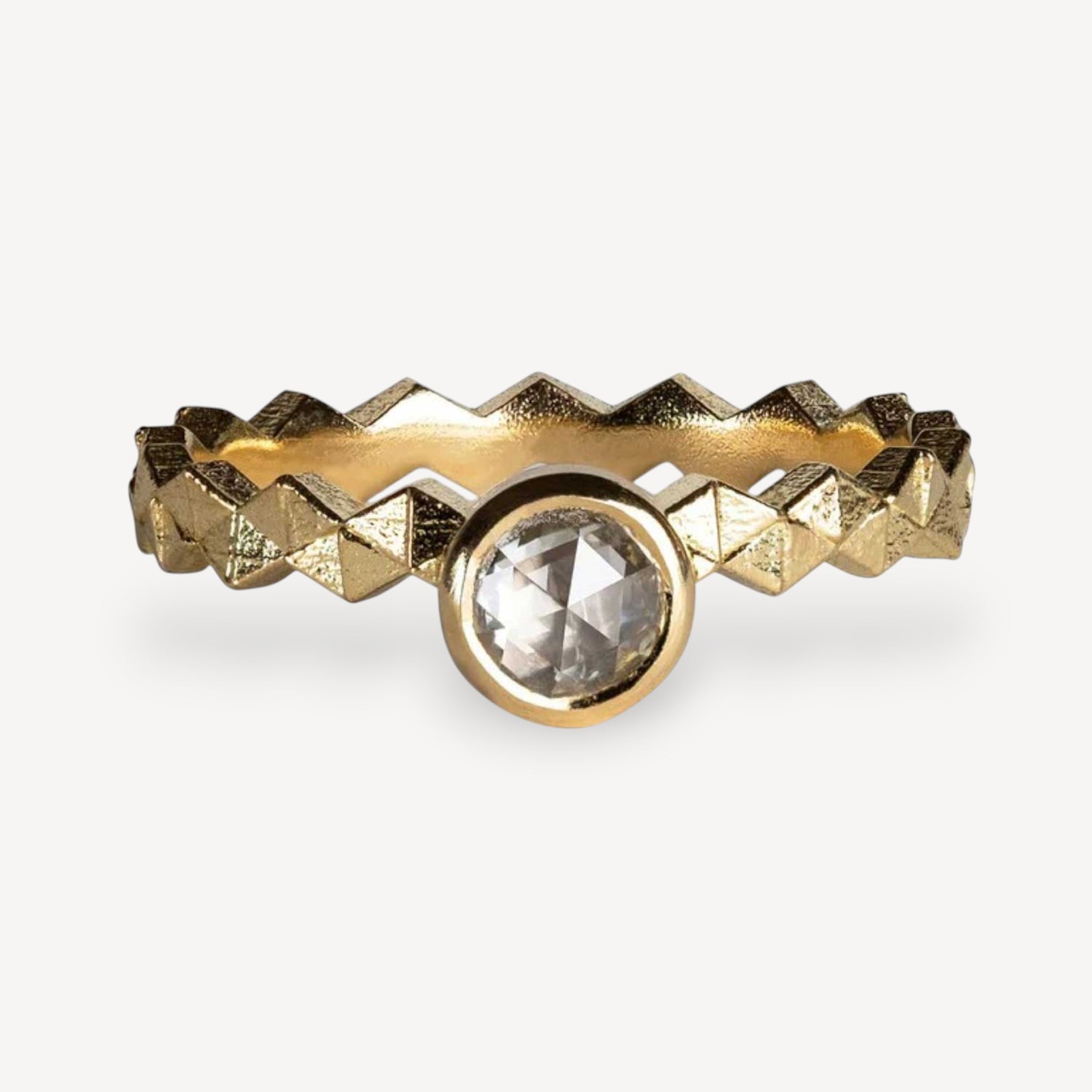 TRIANGLE Wave Ring with Rose-Cut Diamond Yellow Gold